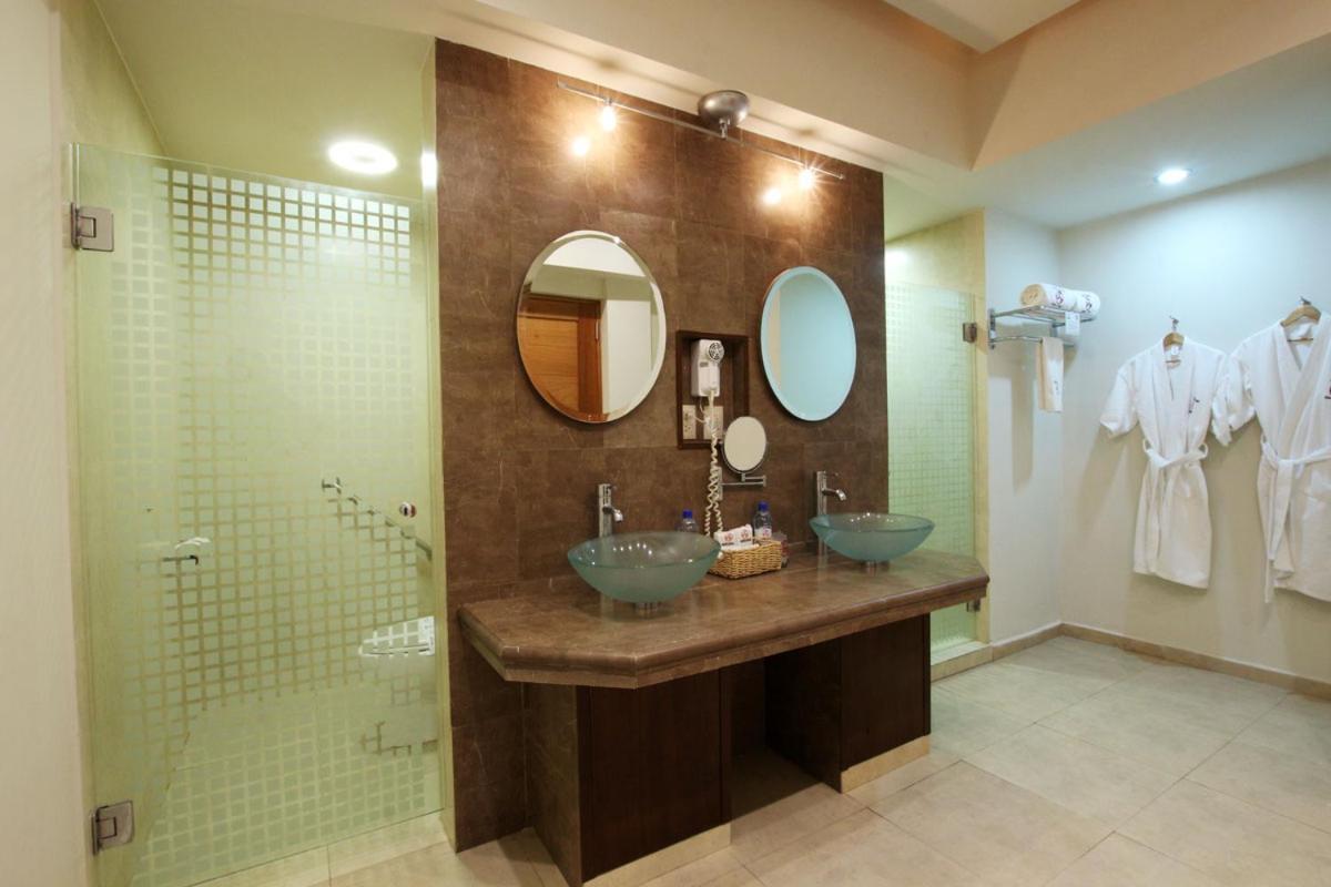 Hotel Colon Plaza Business Class Nuevo Laredo Εξωτερικό φωτογραφία