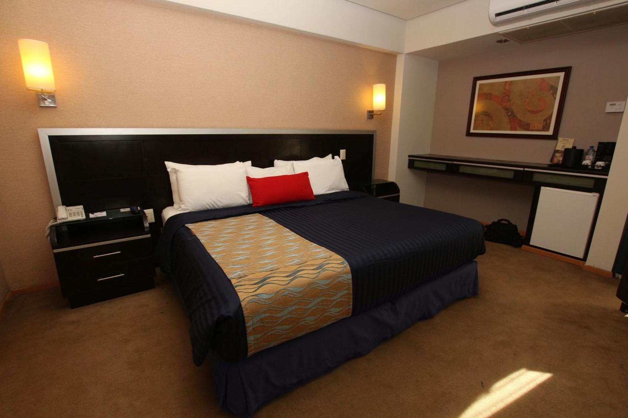 Hotel Colon Plaza Business Class Nuevo Laredo Εξωτερικό φωτογραφία